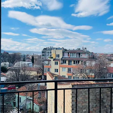 Apartman широк център варна15 минути до центъра *