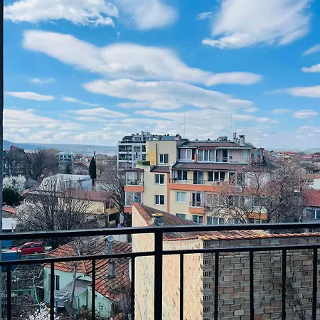 Apartman широк център варна15 минути до центъра *
