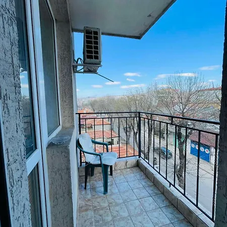 широк център варна15 минути до центъра 바르나