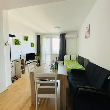 Apartman широк център варна15 минути до центъра *