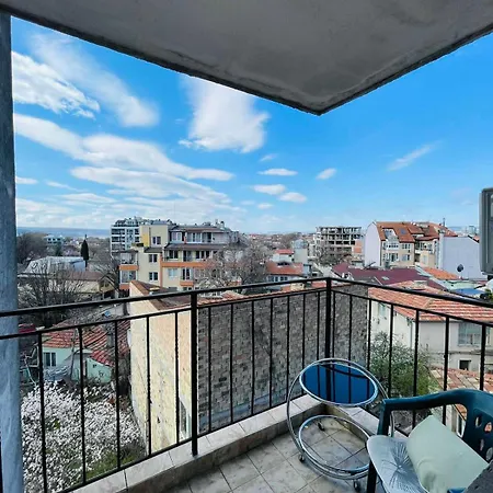 Apartman широк център варна15 минути до центъра *