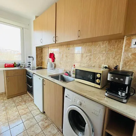 широк център варна15 минути до центъра Apartman Várna