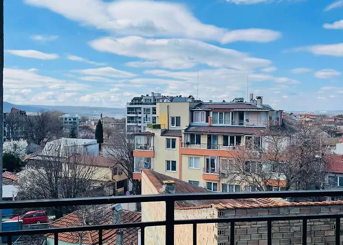 Appartement широк център варна15 минути до центъра *