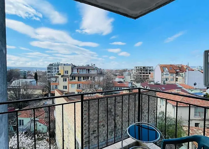 Appartement широк център варна15 минути до центъра *